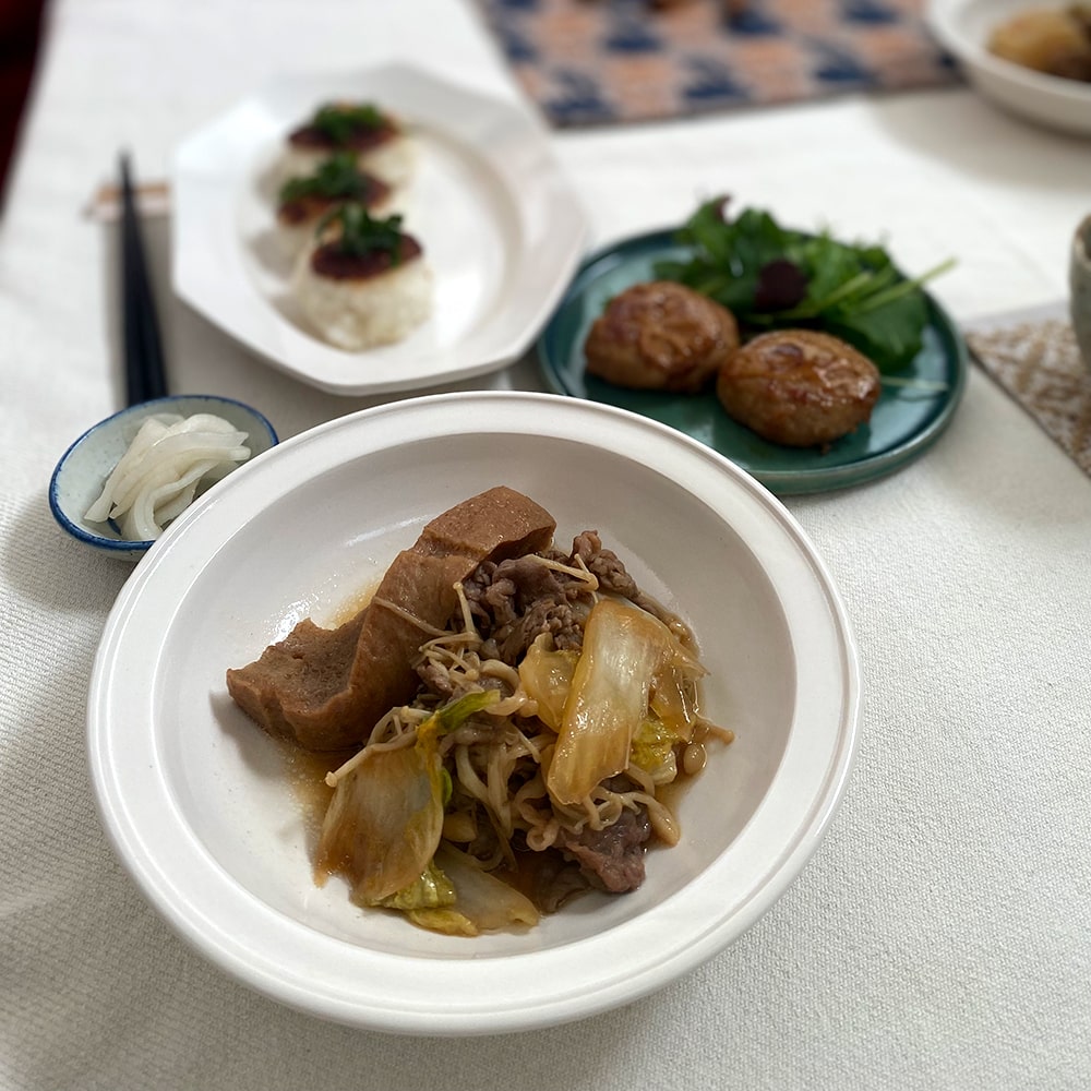 新米のミルキークイーンで握ったおにぎりに
玉ねぎ味噌を塗り、香ばしい焼きおにぎりを