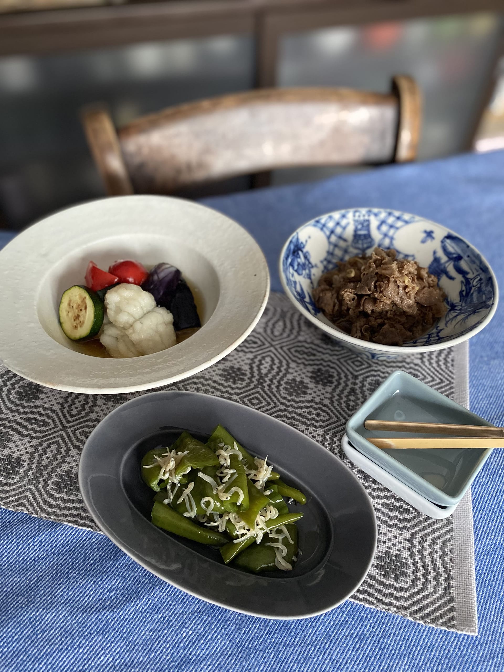 万願寺とじゃこのたいたんはおばんざいの定番。鱧は夏野菜と揚げ出しに。